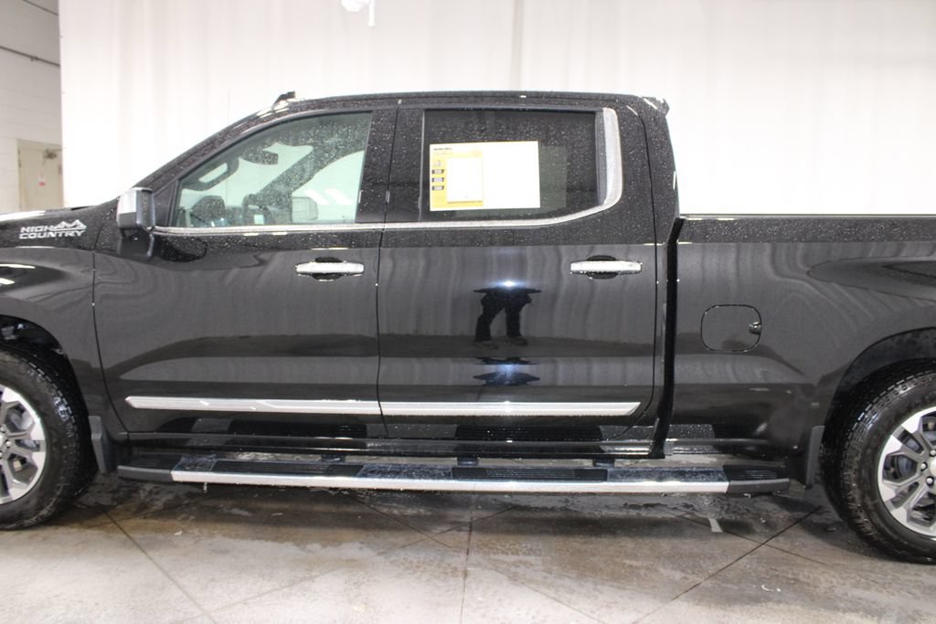 Used 2025 Chevrolet Silverado 1500 High Country AWD/4WD image 6