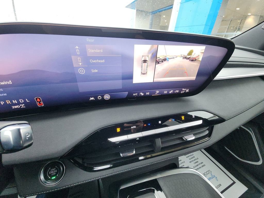 Used 2025 Buick Enclave Preferred AWD/4WD image 17