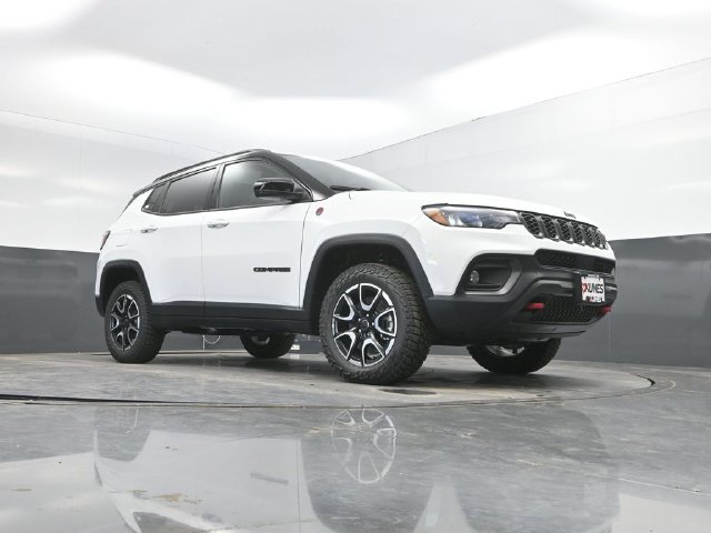 New 2026 Jeep Compass Trailhawk w/ Sun, Sound & Navigation Group AWD/4WD image 41