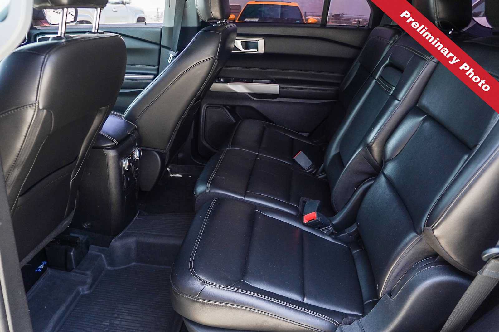 Used 2022 Ford Explorer XLT w/ Equipment Group 202A RWD image 13