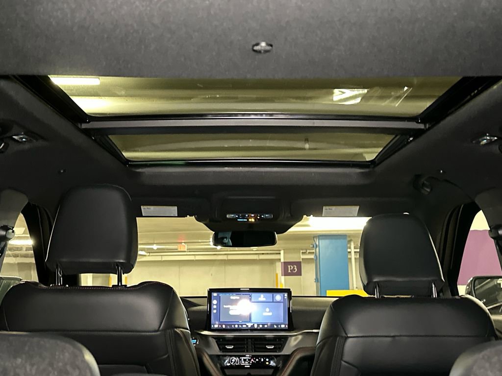 Used 2025 Ford Explorer ST-Line w/ Premium Package image 8