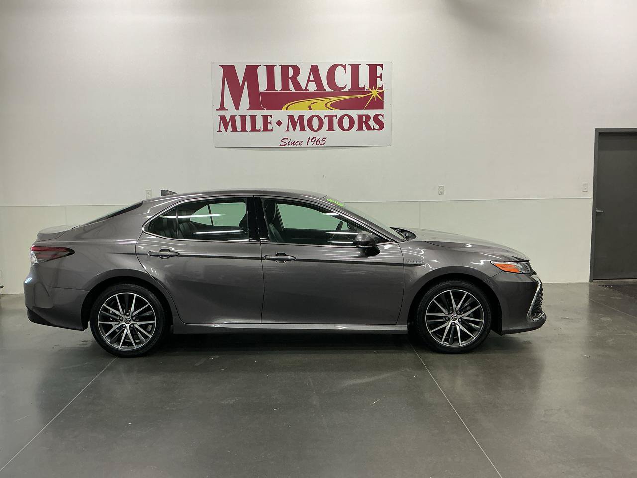 Used 2021 Toyota Camry XLE FWD image 6