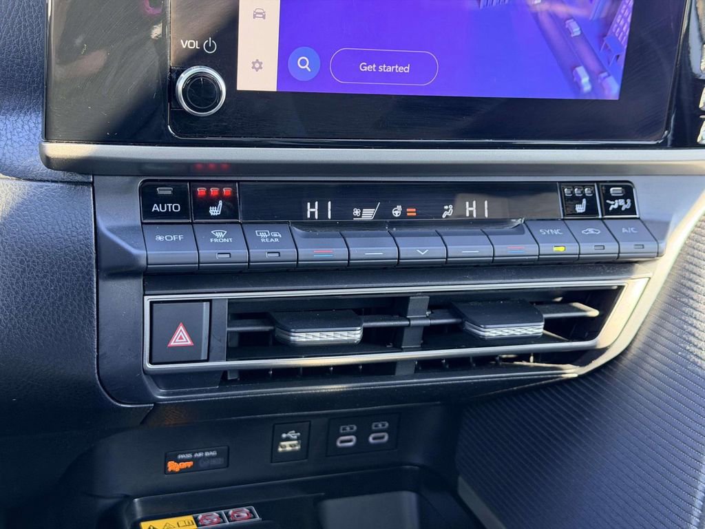 Certified 2025 Toyota Camry SE w/ Convenience Package image 5