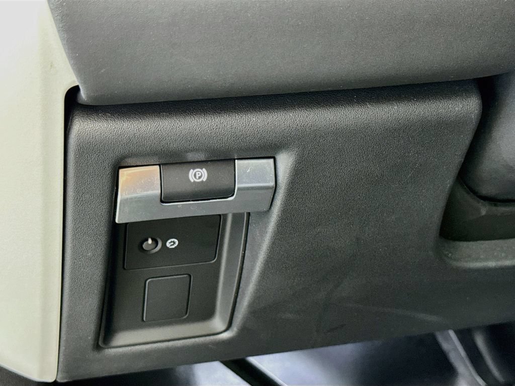 Used 2025 Land Rover Defender 110 S AWD/4WD image 10