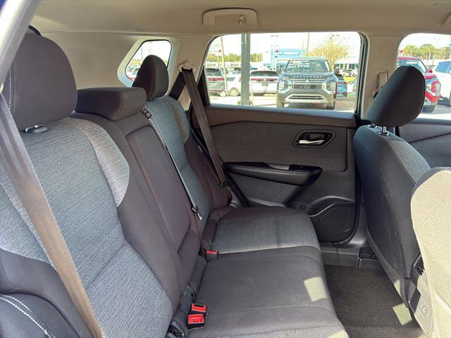 Used 2023 Nissan Rogue SV FWD image 10