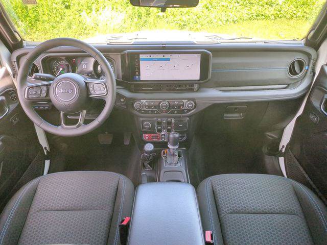 Certified 2025 Jeep Wrangler Unlimited Rubicon 4xe w/ Convenience Group AWD/4WD image 18