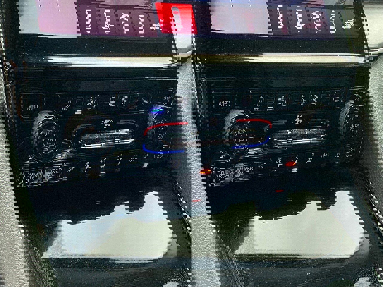 Used 2023 Jeep Grand Cherokee L Limited w/ Luxury Tech Group II image 31