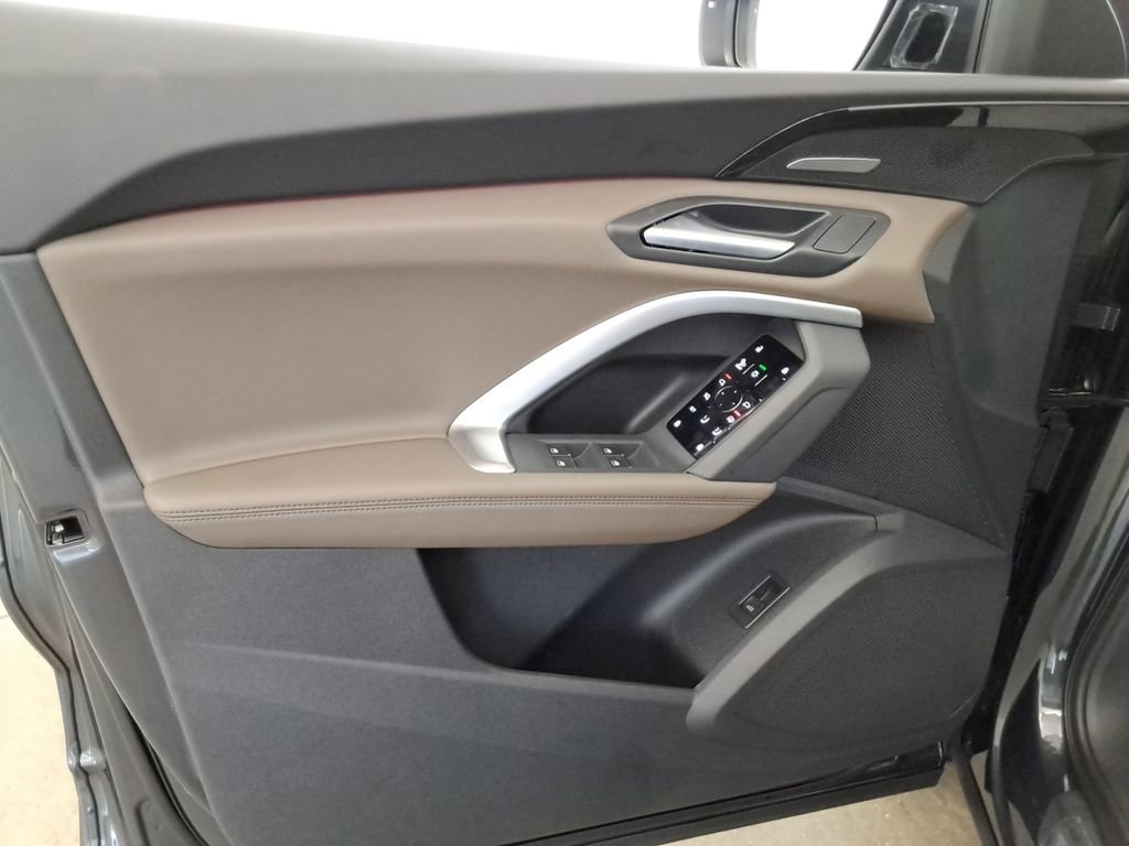 Used 2025 Audi Q5 Premium Plus w/ Premium Plus image 17