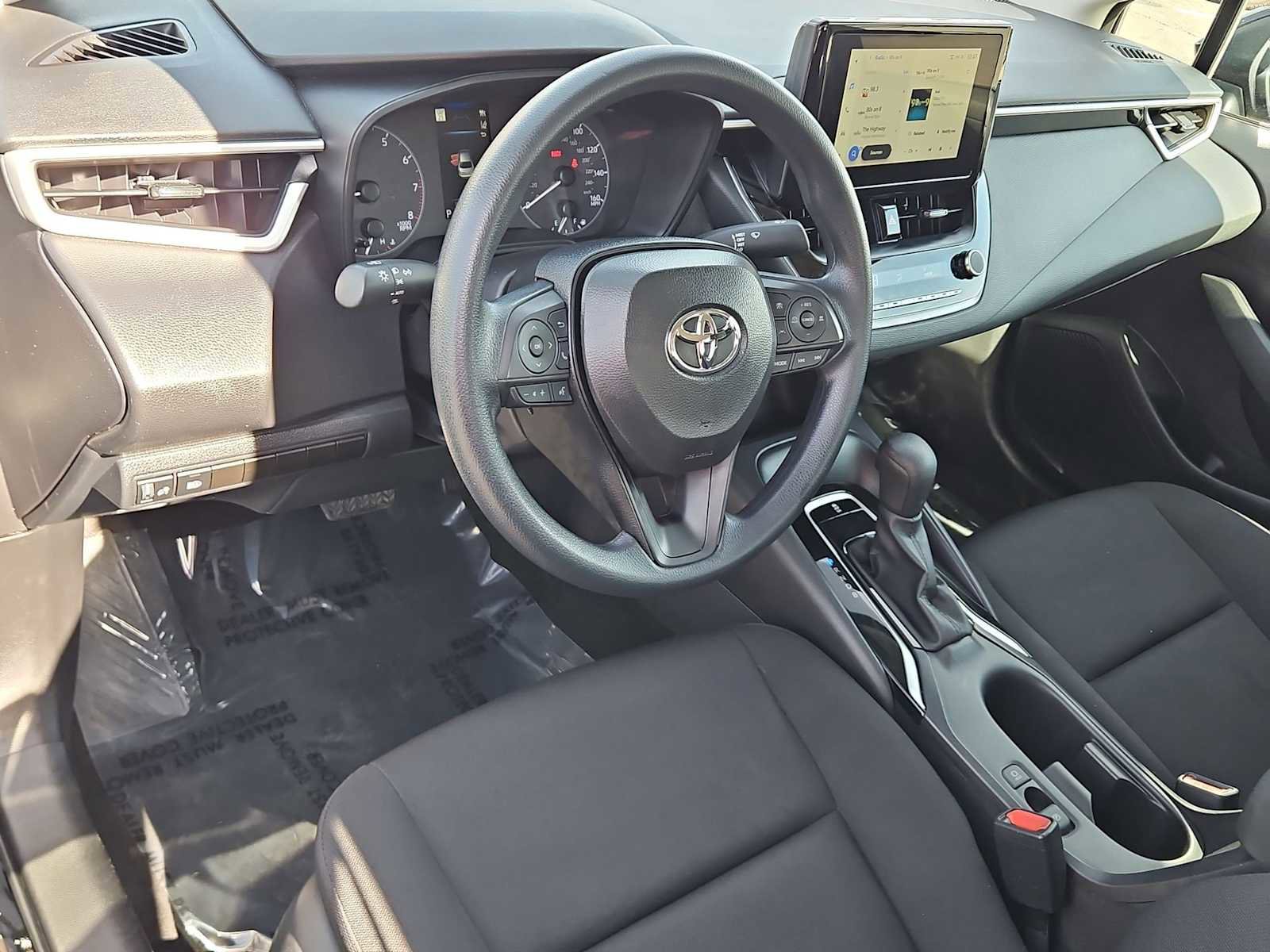 Used 2025 Toyota Corolla LE image 10