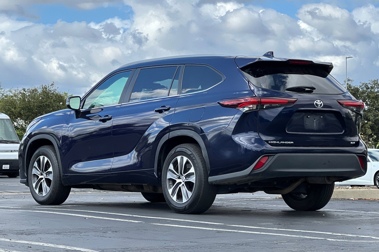Used 2024 Toyota Highlander XLE image 6