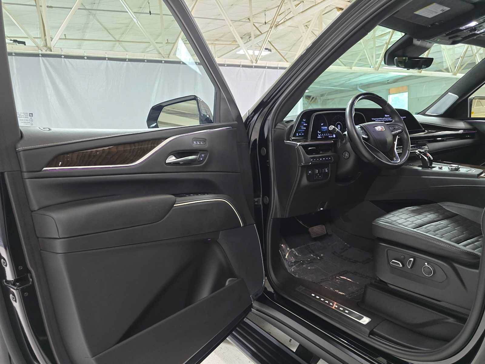 Used 2024 Cadillac Escalade ESV Premium Luxury Platinum AWD/4WD image 21
