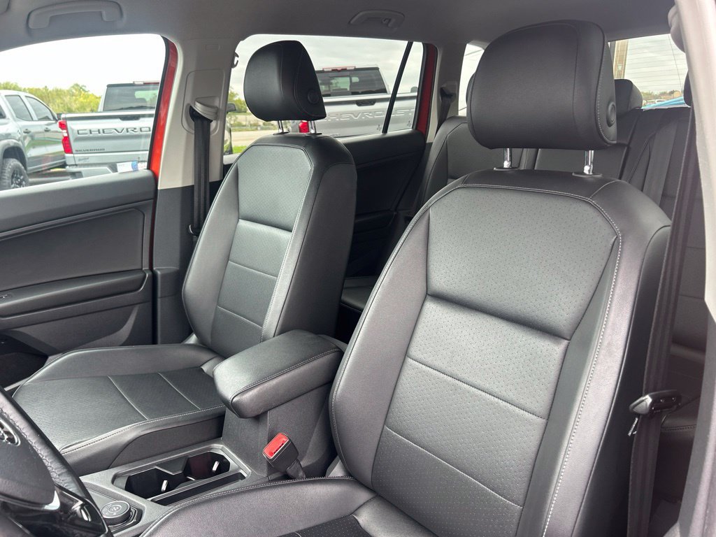 Used 2018 Volkswagen Tiguan SE AWD/4WD image 16
