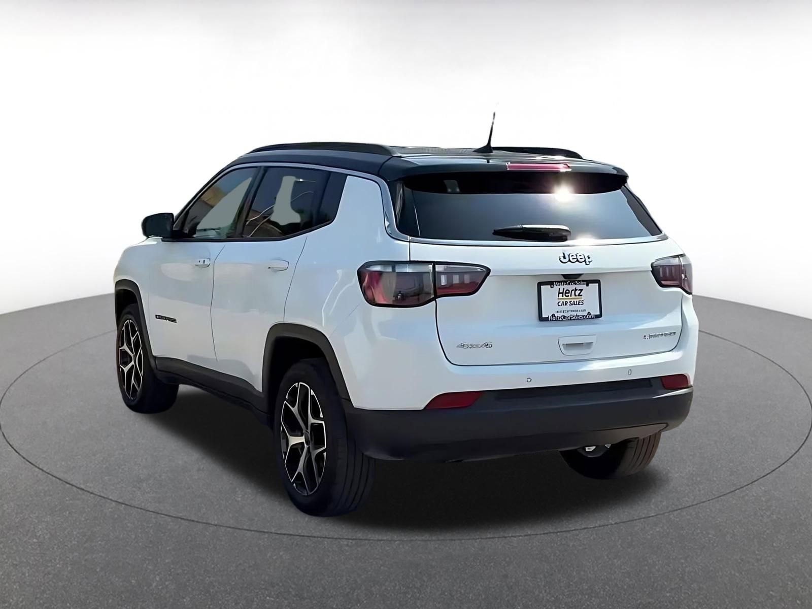 Used 2025 Jeep Compass Limited AWD/4WD image 11