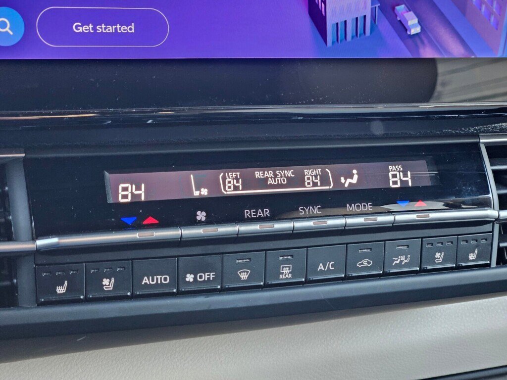 Used 2025 Toyota Sienna Platinum image 21