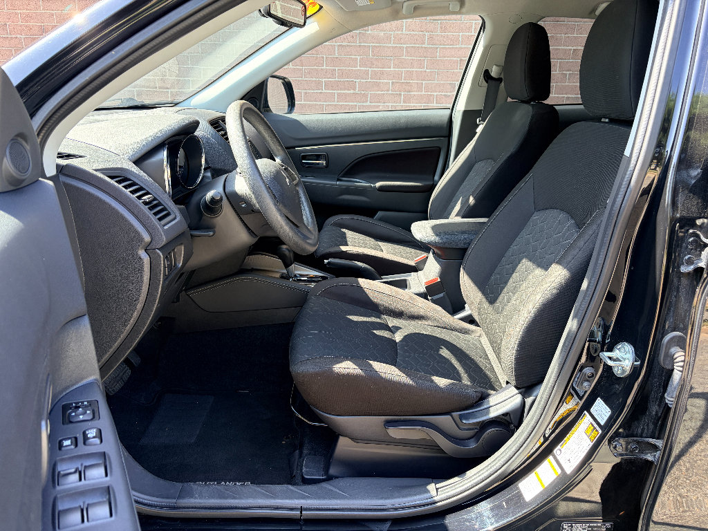Used 2025 Mitsubishi Outlander Sport ES AWD/4WD image 11