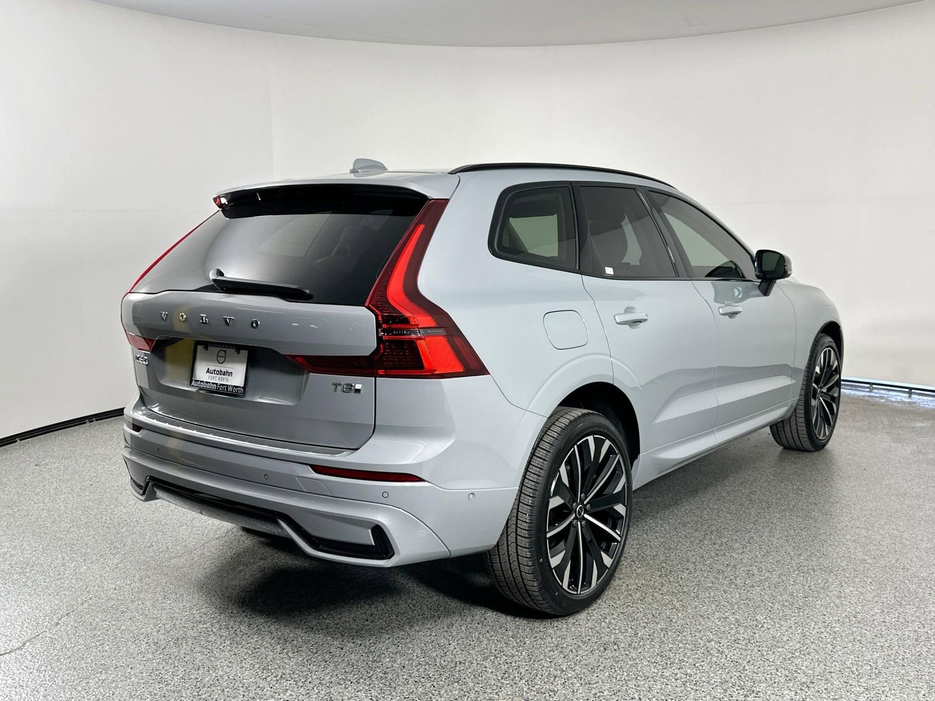 New 2026 Volvo XC60 T8 Ultra w/ Protection Package Premier image 4