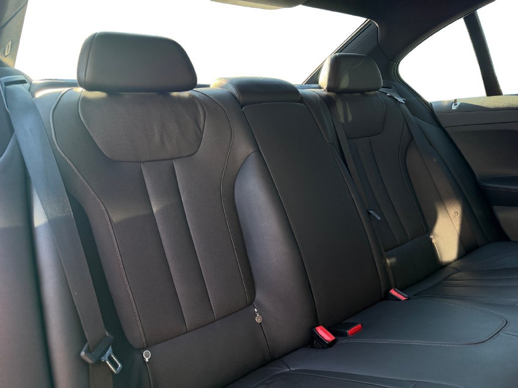 Used 2022 BMW 740i xDrive w/ M Sport Package AWD/4WD image 31