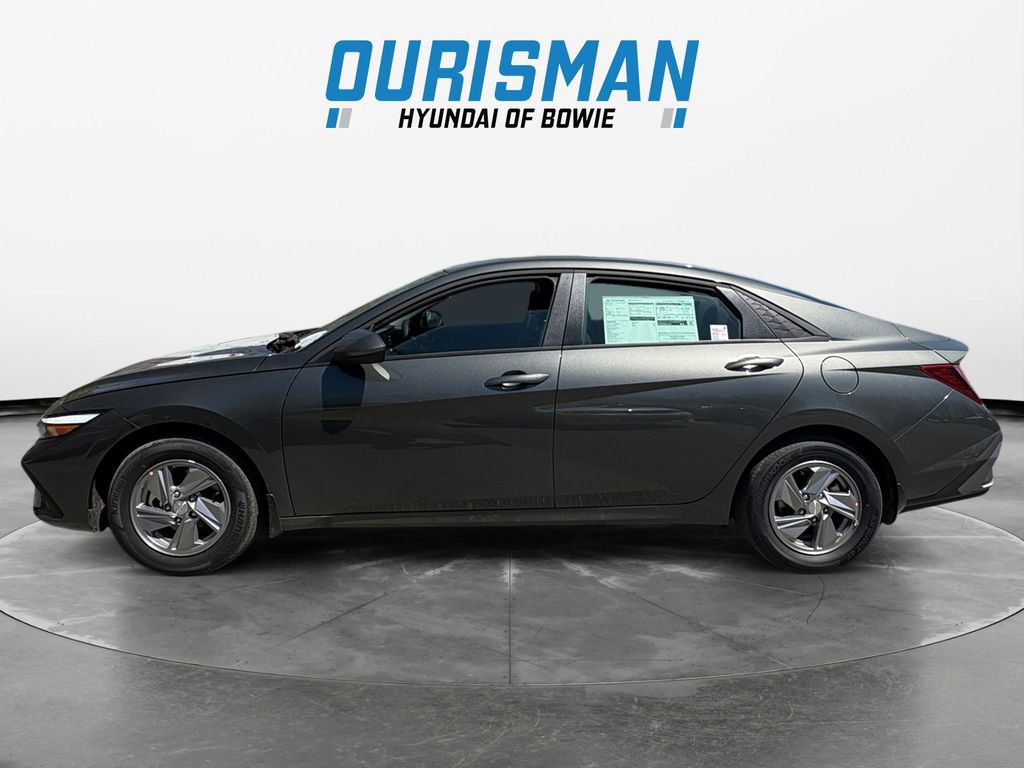 New 2026 Hyundai Elantra SE FWD image 3