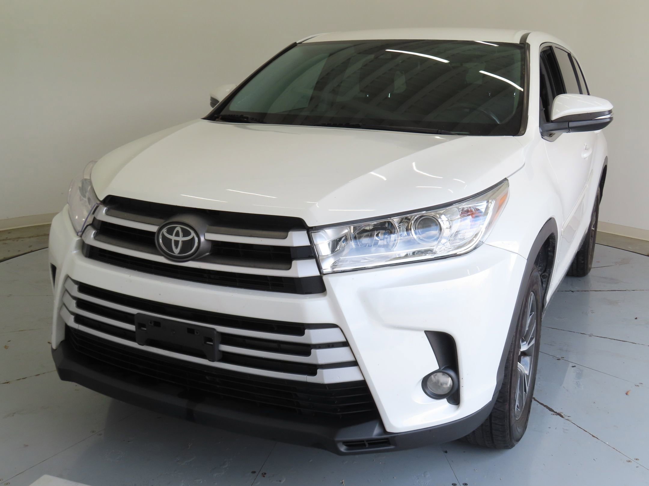 Used 2019 Toyota Highlander Plus FWD image 8