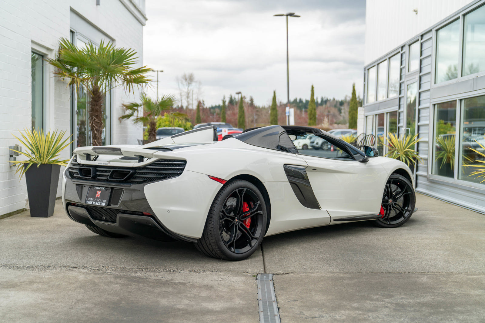Used 2016 McLaren 650S Spider RWD image 17
