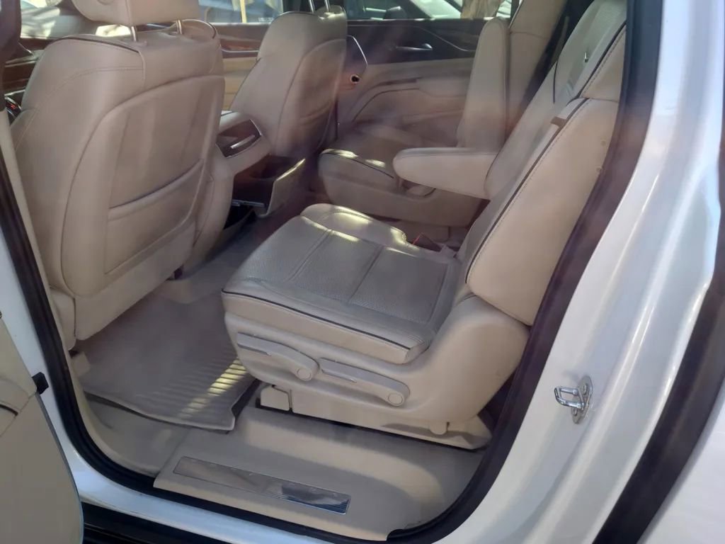 Used 2021 Cadillac Escalade ESV Premium Luxury image 14