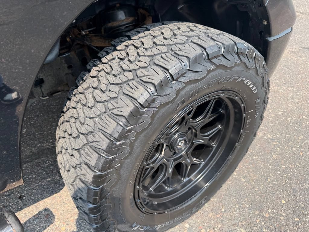 Used 2019 RAM 1500 Classic SLT w/ Black Appearance Group AWD/4WD image 19