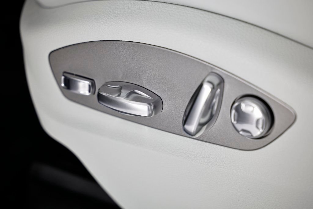 New 2026 Porsche Macan AWD/4WD image 23