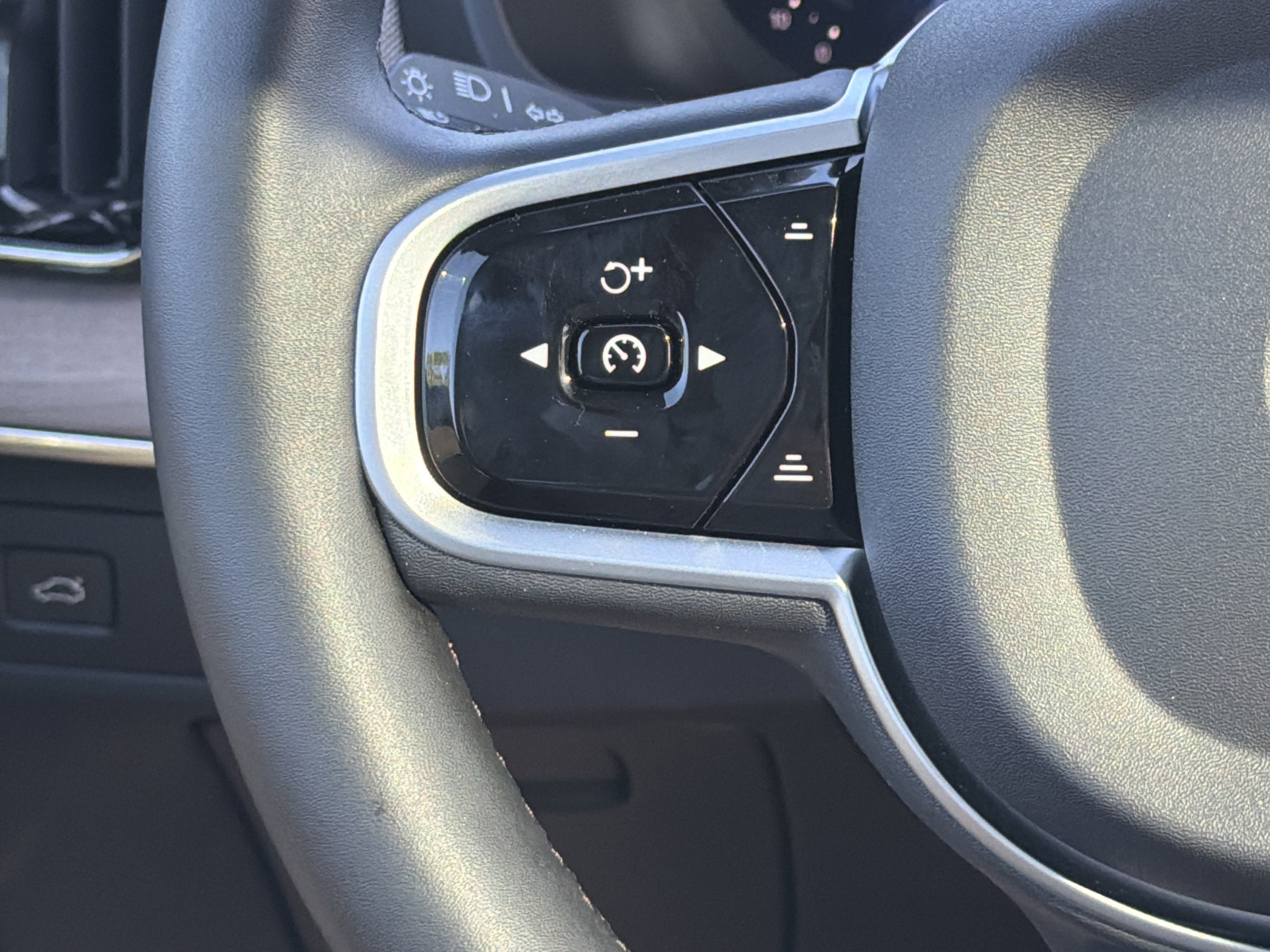 Used 2026 Volvo XC90 B6 Ultra w/ Lounge Package AWD/4WD image 19