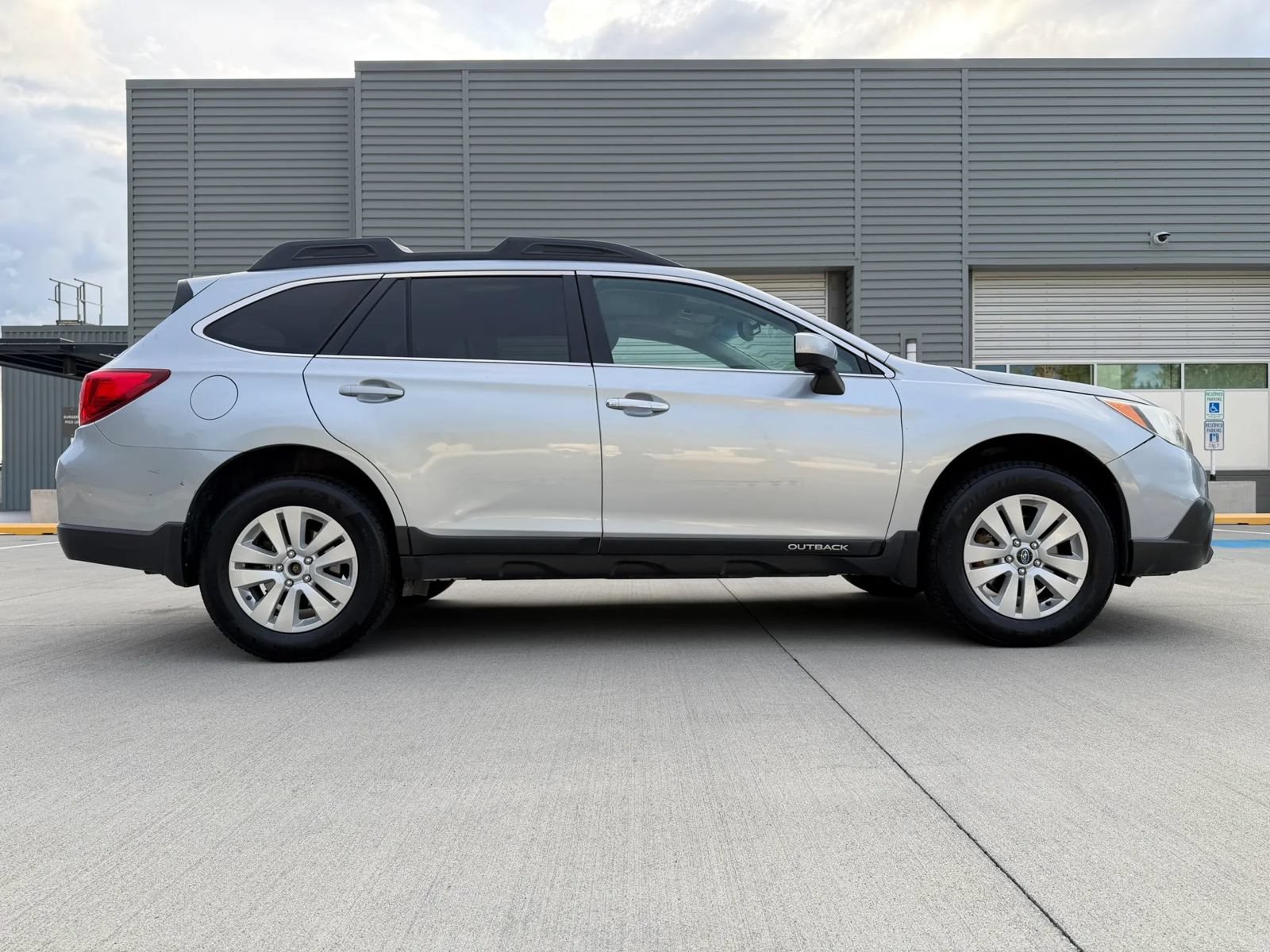 Used 2015 Subaru Outback 2.5i Premium AWD/4WD image 6
