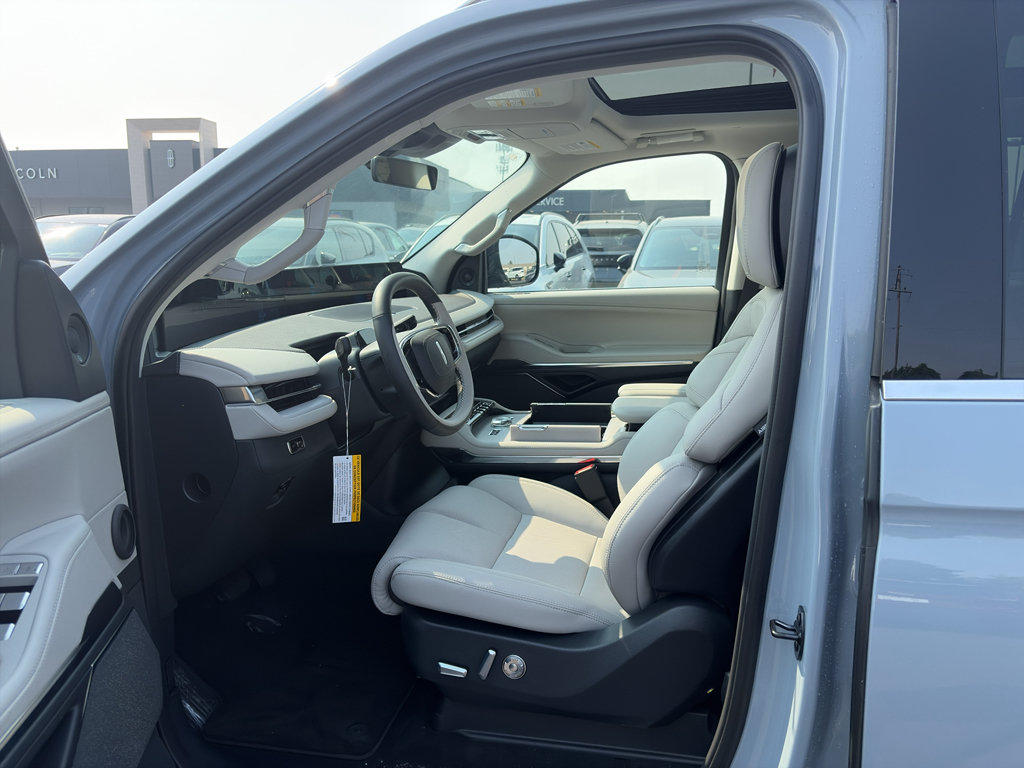 New 2026 Lincoln Navigator Reserve AWD/4WD image 11