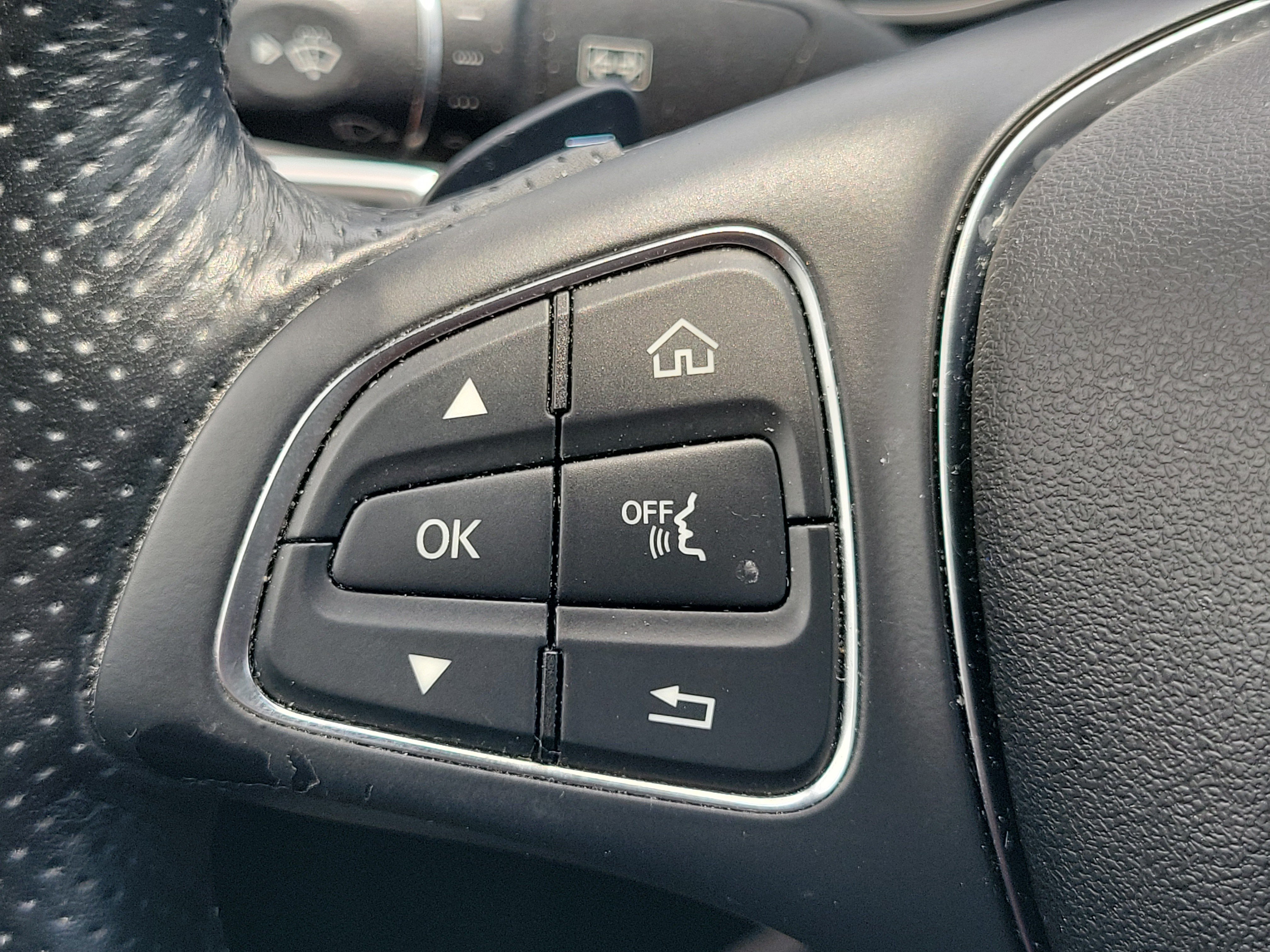 Used 2016 Mercedes-Benz C 300 4MATIC Sedan w/ Multimedia Package image 24