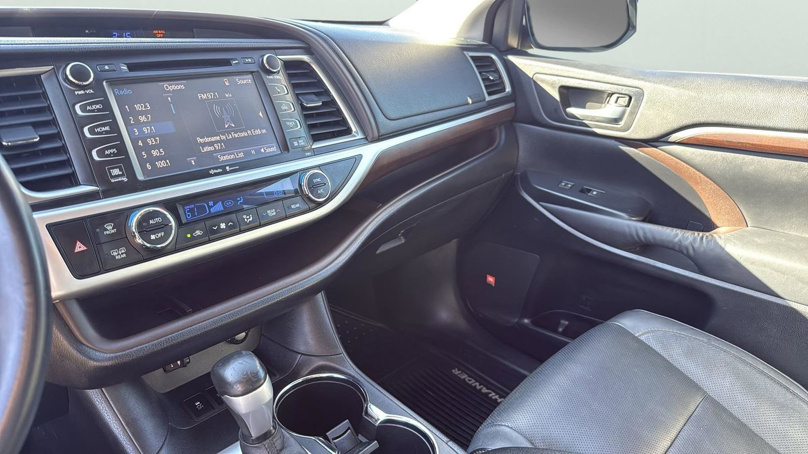 Used 2015 Toyota Highlander Limited image 20