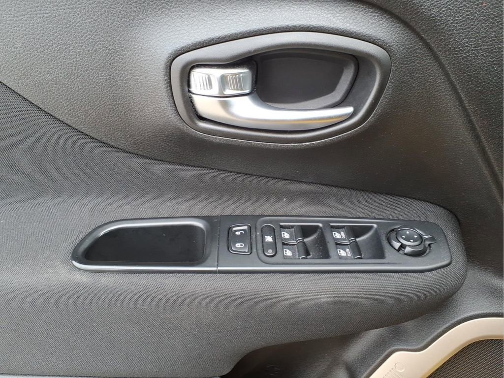 Used 2015 Jeep Renegade Sport w/ Power & Air Group image 13