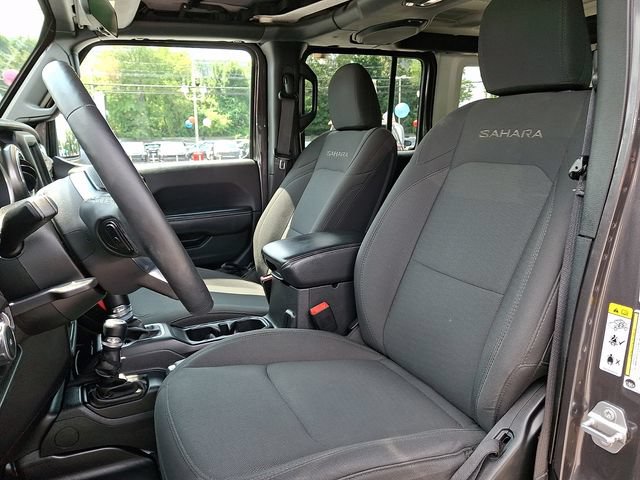 Used 2018 Jeep Wrangler Unlimited Sahara w/ Cold Weather Group AWD/4WD image 13