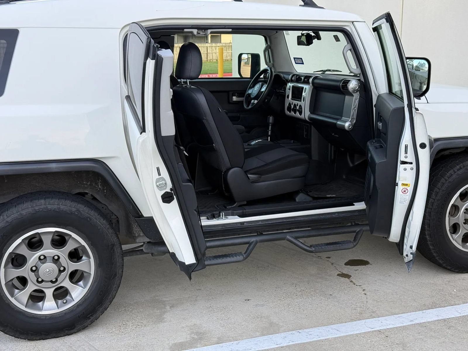 Used 2011 Toyota FJ Cruiser 2WD w/ Convenience Pkg image 18