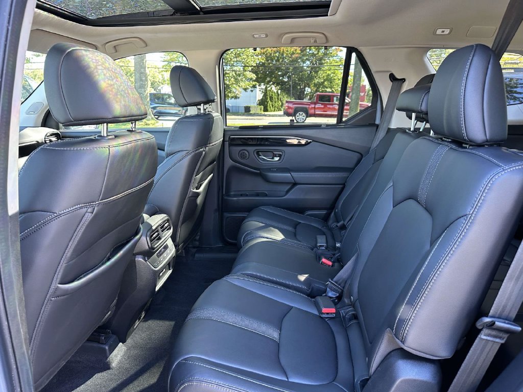 Certified 2023 Honda Pilot Touring image 9