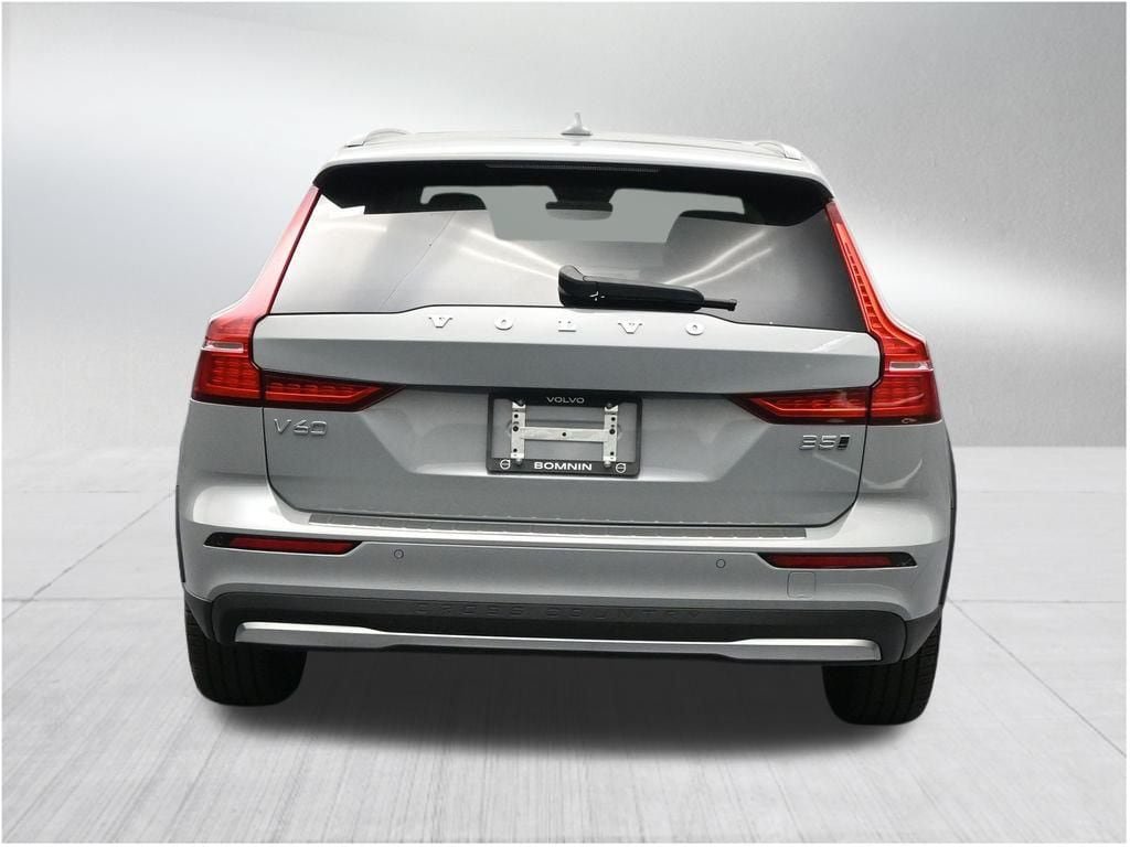 New 2026 Volvo V60 B5 Cross Country Plus w/ Protection Package Premier AWD/4WD image 4