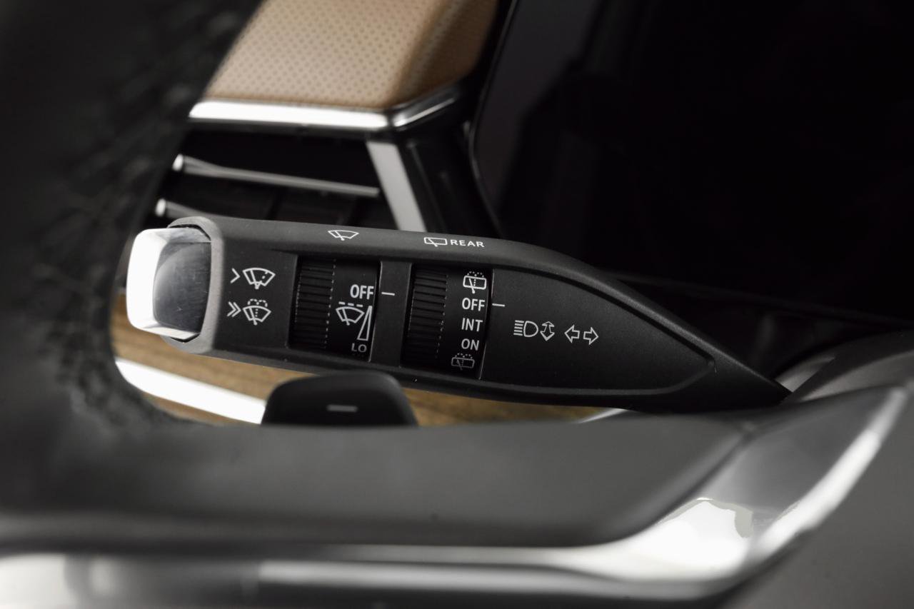 Used 2025 Chevrolet Suburban High Country image 37