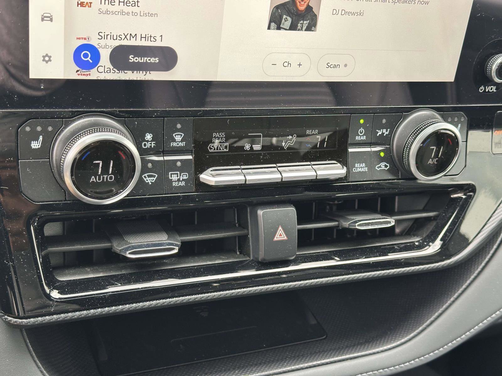 Used 2025 Toyota Highlander XSE image 29