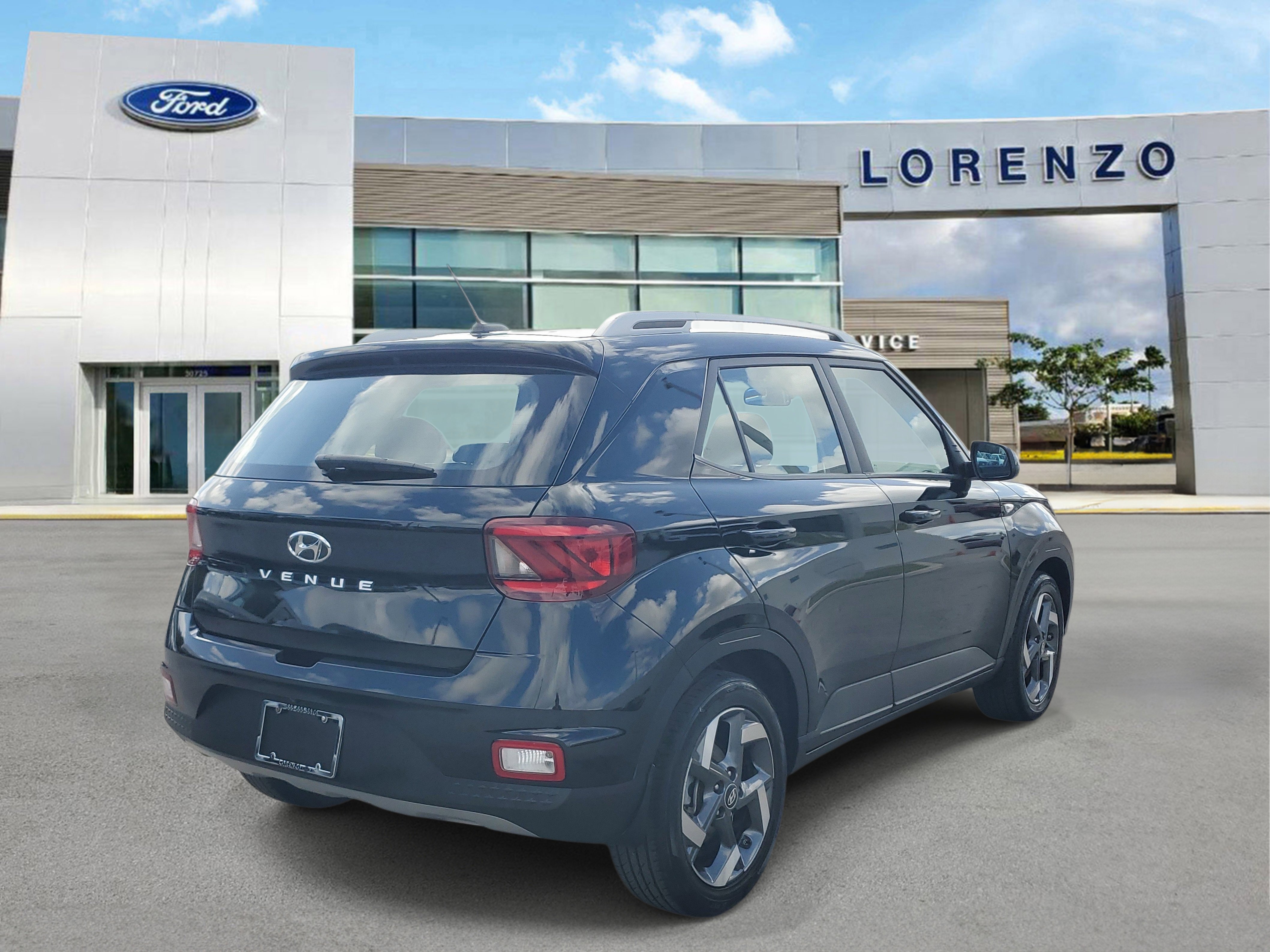 Used 2024 Hyundai Venue SEL image 5