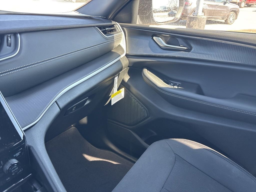 New 2026 Jeep Grand Cherokee L Laredo w/ MOPAR Finishing Package image 22