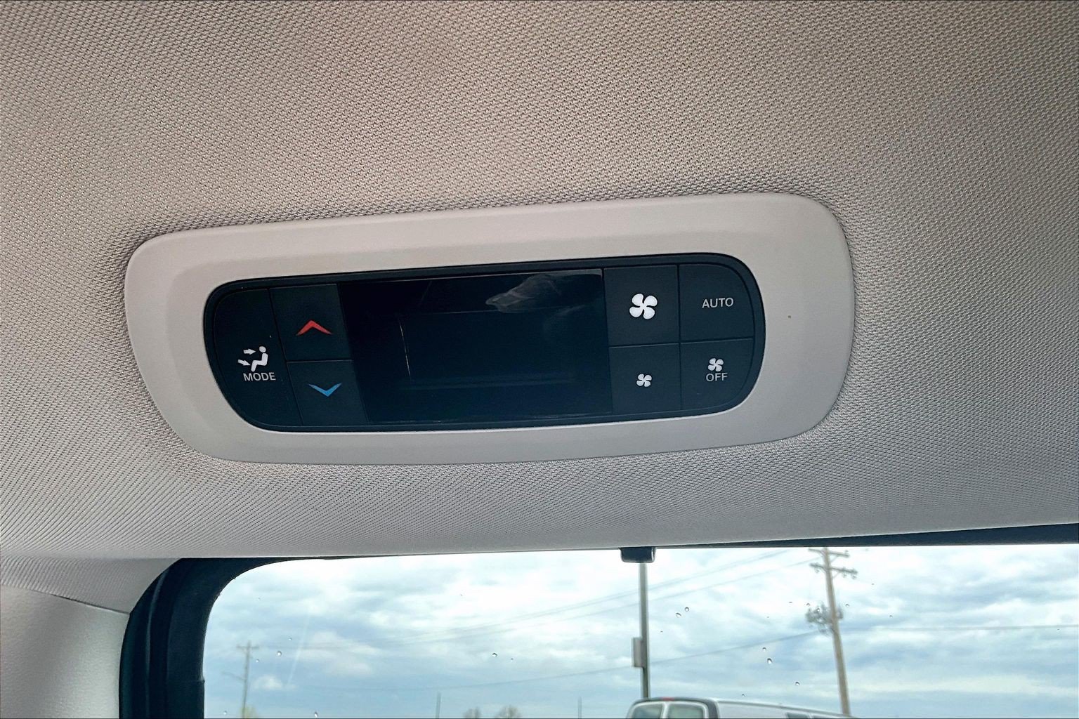 Used 2017 Chrysler Pacifica Touring-L FWD image 36