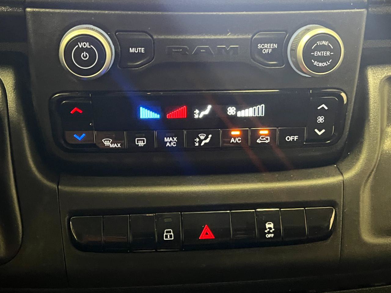 Used 2025 RAM ProMaster 2500 w/ Convenience Group FWD image 45