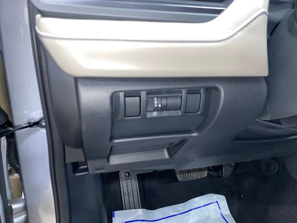Certified 2025 Subaru Forester Premium AWD/4WD image 29
