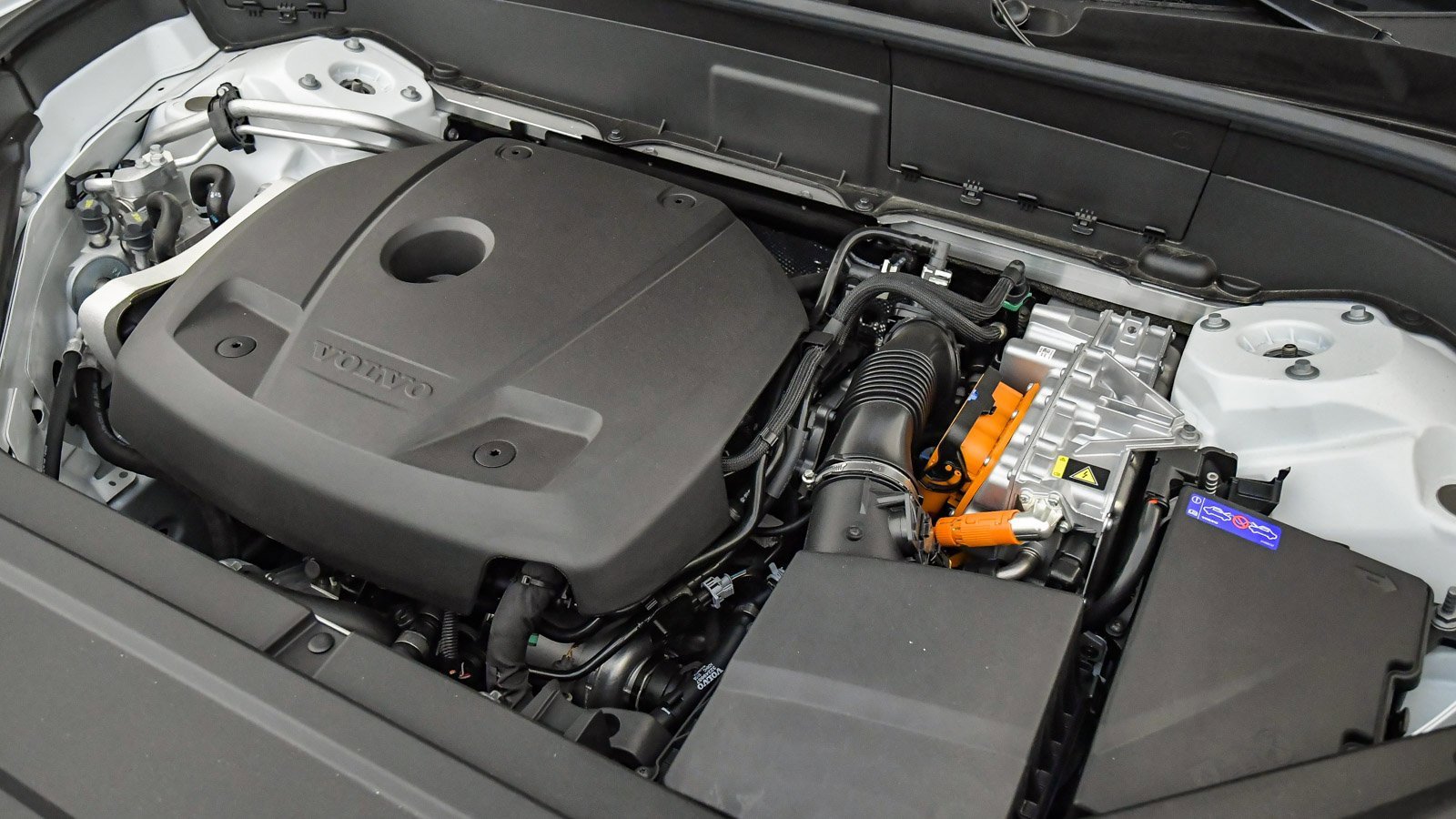 Certified 2025 Volvo XC90 T8 Plus w/ Protection Package Premier image 33