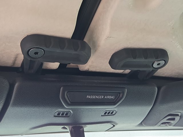 Used 2018 Jeep Wrangler Unlimited Sahara w/ Cold Weather Group AWD/4WD image 32