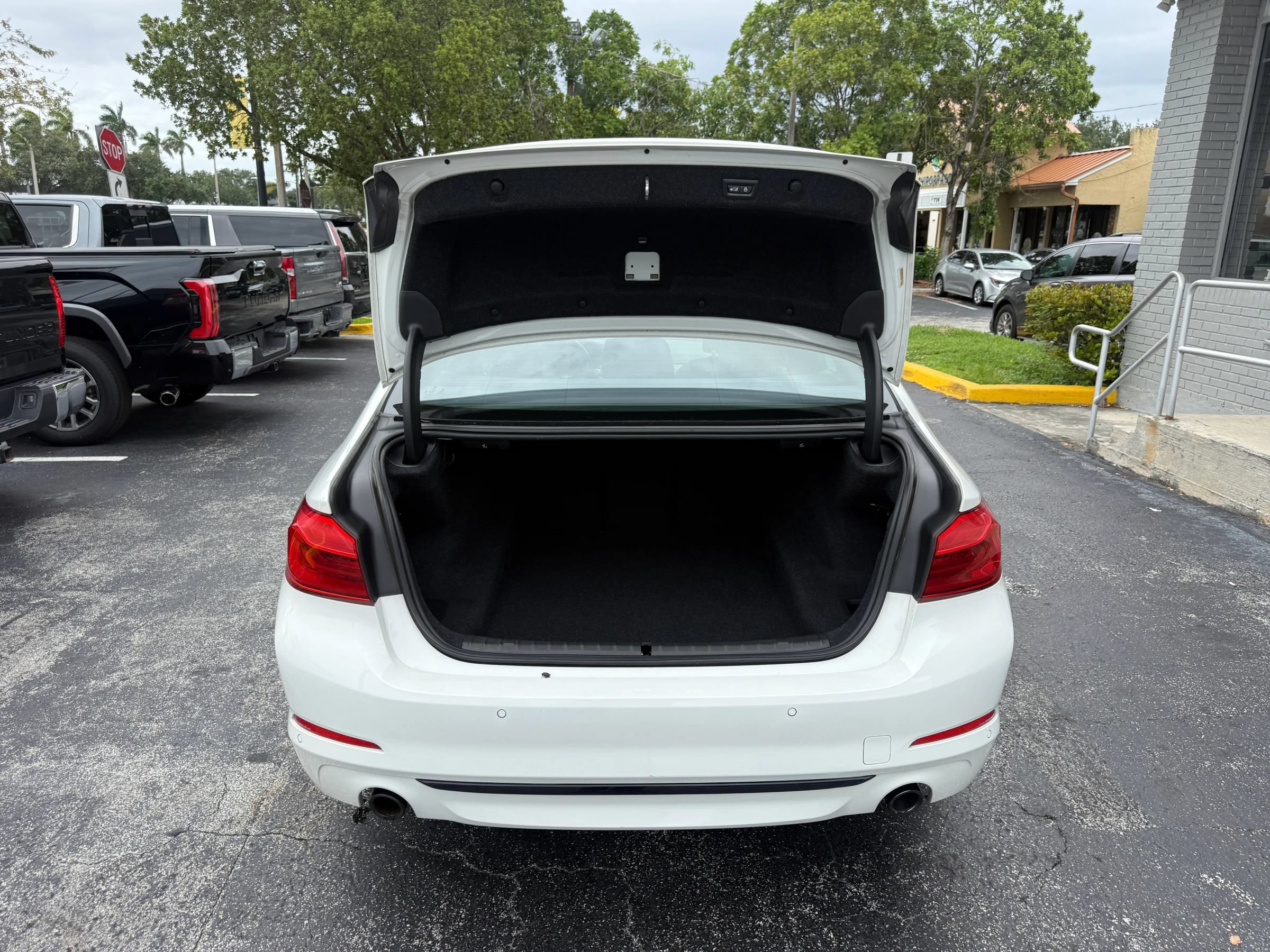 Used 2019 BMW 530i w/ Convenience Package RWD image 9