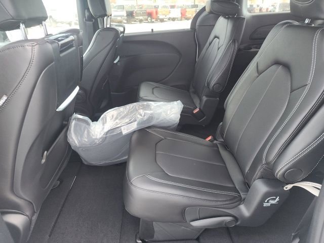 New 2026 Chrysler Pacifica Select image 20