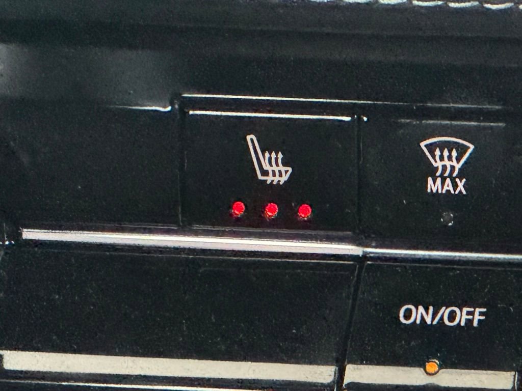 Used 2025 Chevrolet Equinox LT image 32