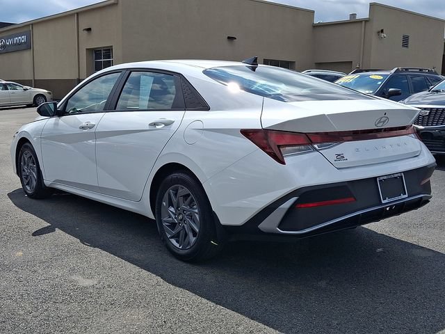 Used 2024 Hyundai Elantra SEL FWD image 4